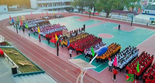 彈前中學(xué)新塑膠運(yùn)動(dòng)場竣工