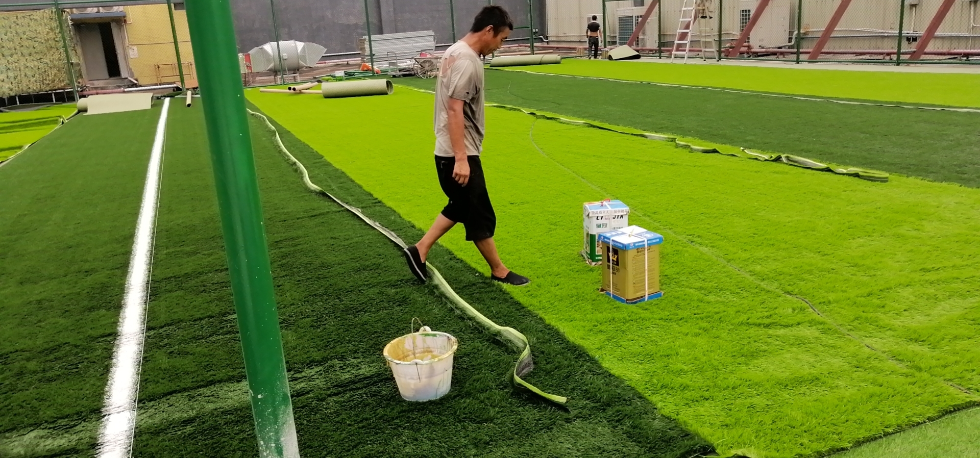 青創(chuàng)園樓頂足球場工程項目
