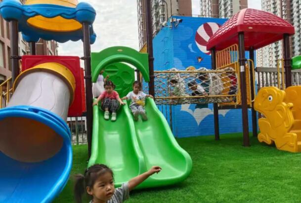 幼兒園戶(hù)外操場(chǎng)